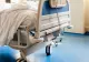 Un bărbat a încercat să "evadeze" din spital folosindu-se de mai multe cearceafuri. Ce a pățit
