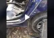 VIDEO – Moment terifiant – S-a apucat să dezmembreze o mașină veche și a făcut o descoperire, in portbagaj, care l-a pus pe gânduri