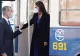 Regele Spaniei a mers cu autobuzul, pentru prima dată în viață