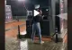 VIDEO – Dialog halucinant între două tinere, în miez de noapte, la o spălătorie auto – Clipul a devenit viral pe TikTok
