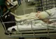 Un tânăr de 25 de ani cu meningită se zbate între viață și moarte. Familia acuză medicii că au făcut transferul târziu