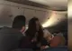 Bătaie în avion din cauza lipsei măștii de protecție. Femeie arestată după ce a agresat un bătrân