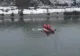 VIDEO Supărat că divorțează, un șofer a plonjat cu mașina în Argeș