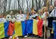 FOTO + VIDEO | Pelerinaj inedit în pădurea Haţegului. Un bolovan denumit „Tronul străbunilor” a atras zeci de români