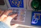 O nouă metodă de furt din bancomat șochează: umărul surferului. Cum sunt alese victimele 