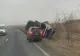 Un camion încărcat cu apă minerală s-a răsturnat pe DN15 - Șoferul a avut nevoie de îngrijiri medicale