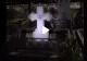 A mers noaptea într-un cimitir din România și a filmat asta: “Arunca cu pietre în mine” – Când s-a apropiat, și-a dat seama despre ce era vorba