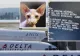 ÎNTÂMPLARE ieșită din comun! O femeie își alăpta pisica într-un mod ciudat la bordul unui avion. Pasagerii au intrat în PANICĂ 