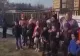 Situație revoltătoare în Dolj: Copiii, ținuți în frig, la împărțirea cadourilor de Crăciun - Ce spune directoarea școlii