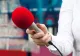 Un fost fotbalist aflat că mama lui a murit chiar înainte să intre în direct la o televiziune