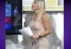 VIDEO – O prezentatoare a făcut furori după ce s-a întors cu spatele pentru a explica știrile – Imaginea care le-a făcut ziua mai bună telespectatorilor