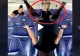 VIDEO – Ce a putut să facă o stewardesa. Colegelor nu le-a venit să creadă ce “priveliște” le oferă
