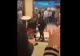 VIDEO |  Bătaie ca-n filme între două femei, în noaptea de Revelion. Imagini cu un puternic impact emoționant