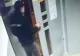 Femeie tâlhărită și lovită în scara unui bloc din Capitală. Făptașul este căutat acum de polițiști