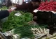 Greşeala pe care multă lume o face când cumpără salată şi ceapă verde