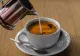 Pericolul LAPTELUI din cafea. De ce să renunți la acest obicei