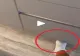 VIDEO – Ce are această tânără sub dulapul din bucătărie – Toți prietenii ei au fost impresionați