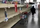 Ninsorile abundente și tulpina Omicron, golesc rafturile supermarketurilor din SUA 