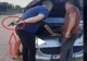 VIDEO – Mașina scotea un sunet ciudat și mecanicul și-a ieșit din minți pentru că nu înțelegea ce “bate” la motor – Farsă haioasă a unui român