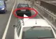 VIDEO – A oprit mașina în mijlocul drumului și ceva fabulos s-a întâmplat – Toți șoferii s-au crucit când au văzut