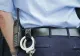 Un bărbat s-a dus la poliție după ce și-a auzit soția vorbind în somn despre ce făcea la serviciu