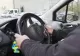 Inconștiență la volan. Un șofer de 27 de ani și-a pus nepoțica de 4 ani la volan