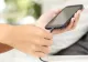Motivul incredibil pentru care NU trebuie să mai vorbești la telefon în timp ce se încarcă
