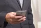 Eşti tot timpul cu telefonul în mână? Pericolul ascuns care te pândeşte