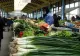 Greşeala pe care multă lume o face când cumpără salată şi ceapă verde