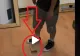 VIDEO – Ce a găsit sub podea – A călcat pe o bucată de parchet care s-a ridicat. Când a tras de ea, a făcut descoperirea
