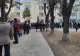 FOTO | Coadă uriaşă la un centru de vaccinare din Botoşani. Sute de oameni, în aşteptarea voucherelor de masă