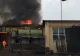 FOTO + VIDEO | Incendiu violent la o hală din Bacău. Pompierii au intervenit de urgență
