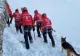 FOTO + VIDEO | Trei refugiaţi ucraineni, blocaţi în zăpadă, în munţi, recuperaţi de salvamontiști