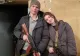 Dragoste cu arma în mână: Un cuplu ucrainean și-a petrecut prima zi de căsătorie strângând puști pentru a-și apăra țara