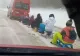 Distracție cu potențial FATAL. Mai multe sănii cu copii, trase de un microbuz pe șosea 