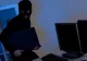 Doi bărbaţi înarmaţi cu cuţite au furat computere în timpul unui curs la un liceu