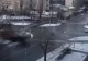 Un obuz explodează exact lângă un grup de oameni de pe stradă - Imagini cumplite din Kiev | VIDEO