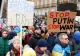 FOTO + VIDEO | Proteste uriașe în fața ambasadelor Rusiei din lume. Oamenii, solidari cu ucrainenii