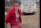 VIDEO | Imaginile MOMENTULUI. O bunicuță din Ucraina îi amenință pe invadatorii ruși cu un topor