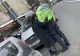 Imaginea care face cât o mie de cuvinte: durerea unei victime a războiului din Ucraina, alinată de un polițist - FOTO