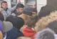 VIDEO | Imaginile disperării în Ucraina. Oamenii se luptă să prindă un loc în tren, după alarmele de atac aerian 