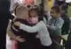 Moment EMOȚIONANT la o grădiniță din Spania: copil ucrainean, ÎMBRĂȚIȘAT de colegii de clasă - Imaginile, virale pe internet