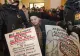 VIRAL. Imagini emoționante în Rusia: Supraviețuitoare a celui de-Al Doilea Război Mondial, în aplauzele tinerilor la protestele contra invaziei din Ucraina