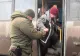 DRAMA fără margini a civililor din Mariupol: Armata rusă a deschis focul în direcția convoiului umanitar care încerca să părăsească orașul