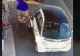 VIDEO – Punea liniștit benzină în mașina sa când ceva uluitor s-a întâmplat. Totul a fost surprins de camerele de filmat