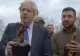 VIDEO | Zelenski și Johnson s-au plimbat prin centrul Kievului și au primit cadouri inedite de la trecători