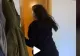 VIDEO – I-a făcut o farsă iubitei, însă totul s-a terminat foarte prost – Tânăra a fugit repede la baie