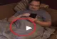 VIDEO – Soția și-a prins partenerul când a venit de la muncă – L-a pus să dea la o parte pătură – Surpriză mare, ce ascundea