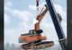 VIDEO – Excavator suspendat în aer la o înălțime amețitoare: “În România, să nu se fure motorină la sfârșitul programului”