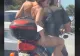 VIDEO – Ce a putut să facă o tânără, pe scuter, în timp ce aștepta la stop – Imaginile uluitoare surprinse de un șofer